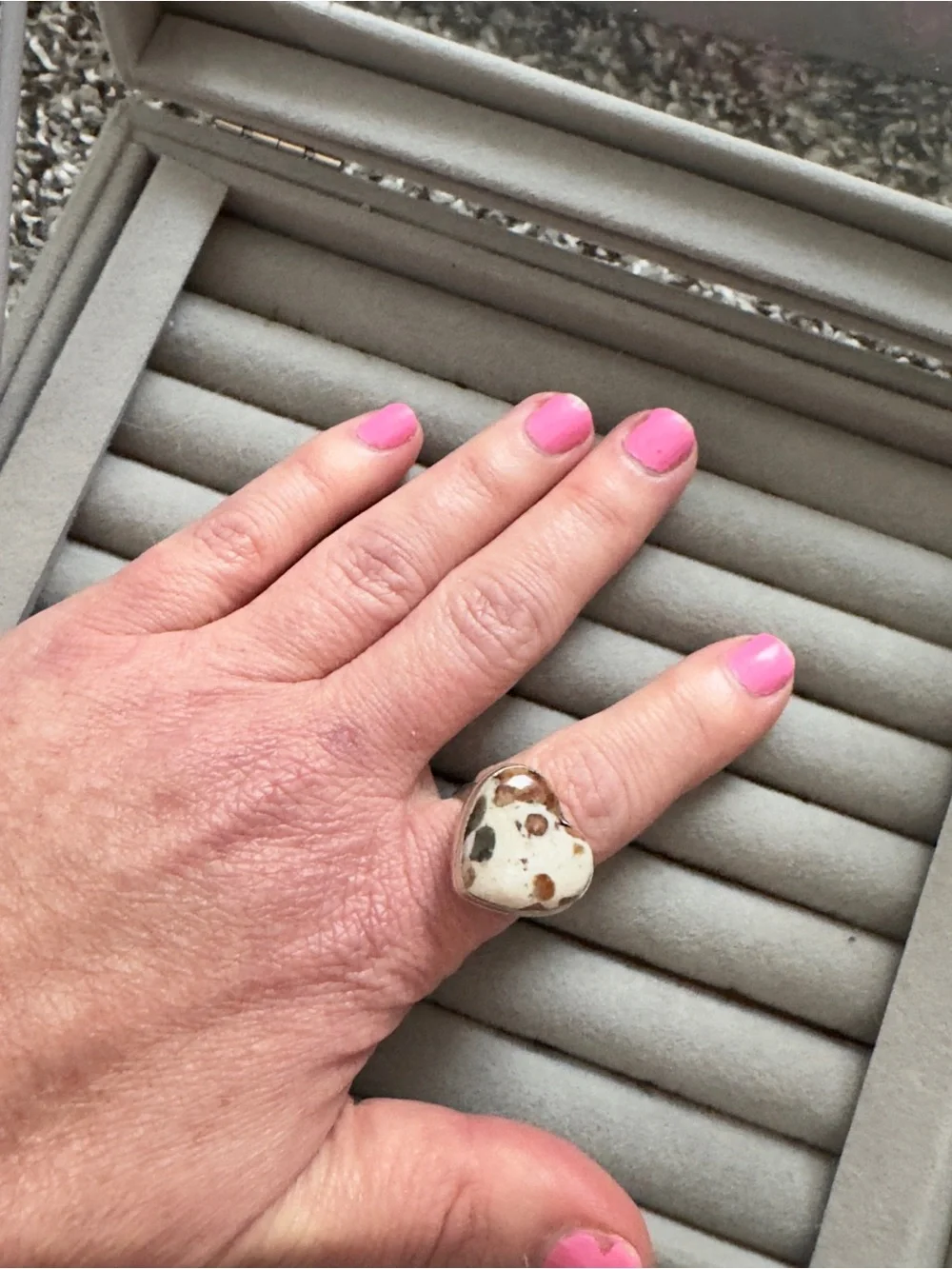 Heart-Shaped lime Stone -garnet Accent Ring in Cream and Brown rare